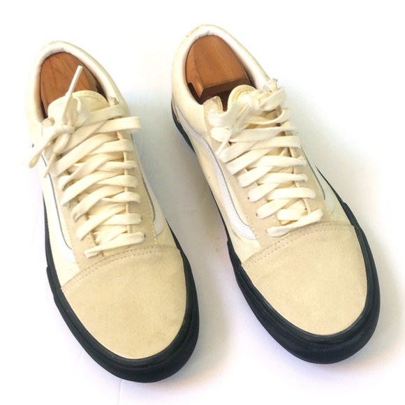 Cream Colored Suede/Canvas Old Skool Vans With Black Sole Size 12 - Picture 2 of 16
